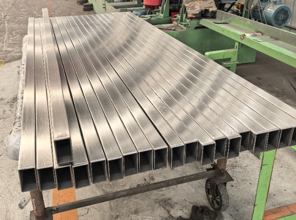 雅安建筑工程行业用不锈钢无缝钢管